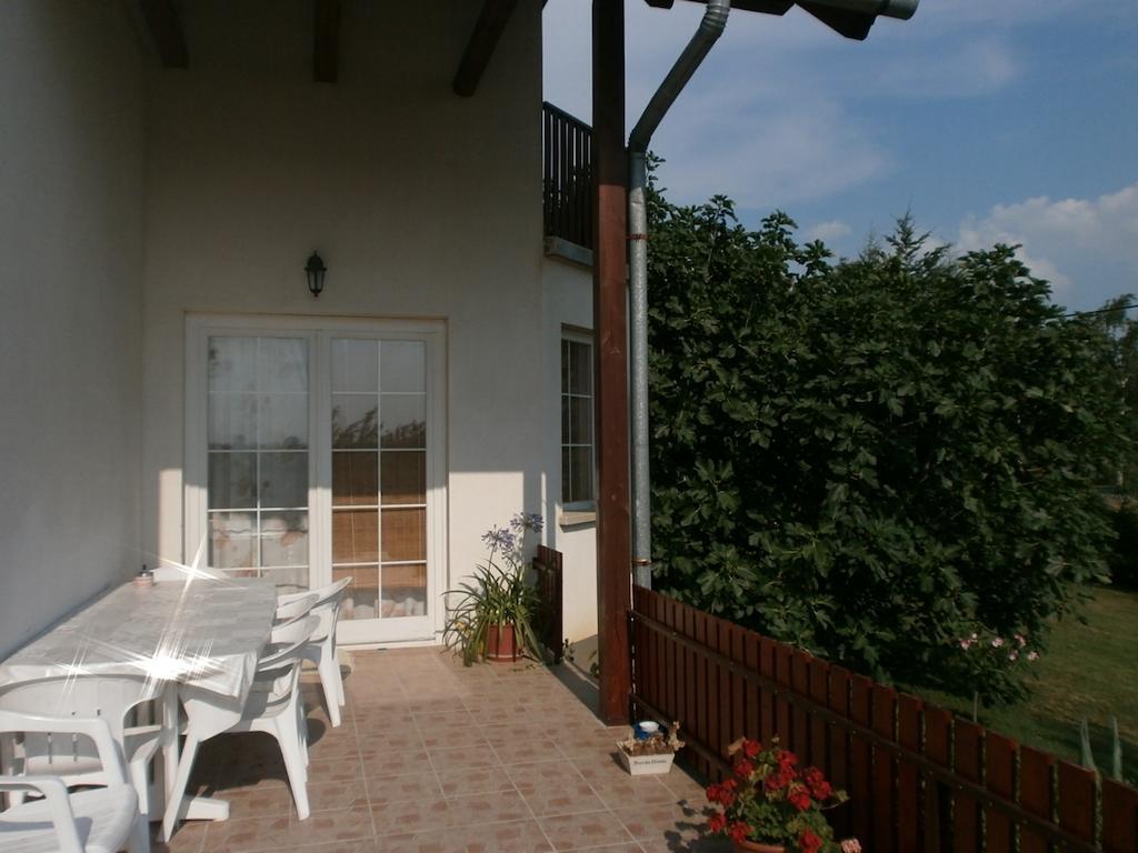 Feher Rozsa Apartman Cserszegtomaj Ruang foto